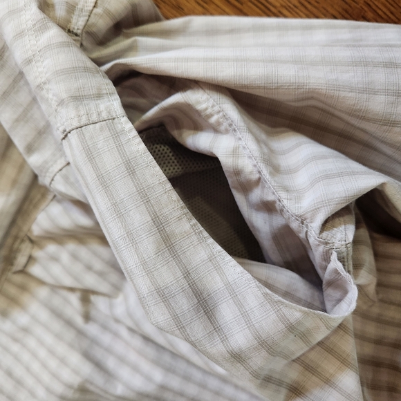 COLUMBIA Men's Long Sleeve Omni Shade Lightweight Plaid Button Up Shirt - Picture 6 of 9